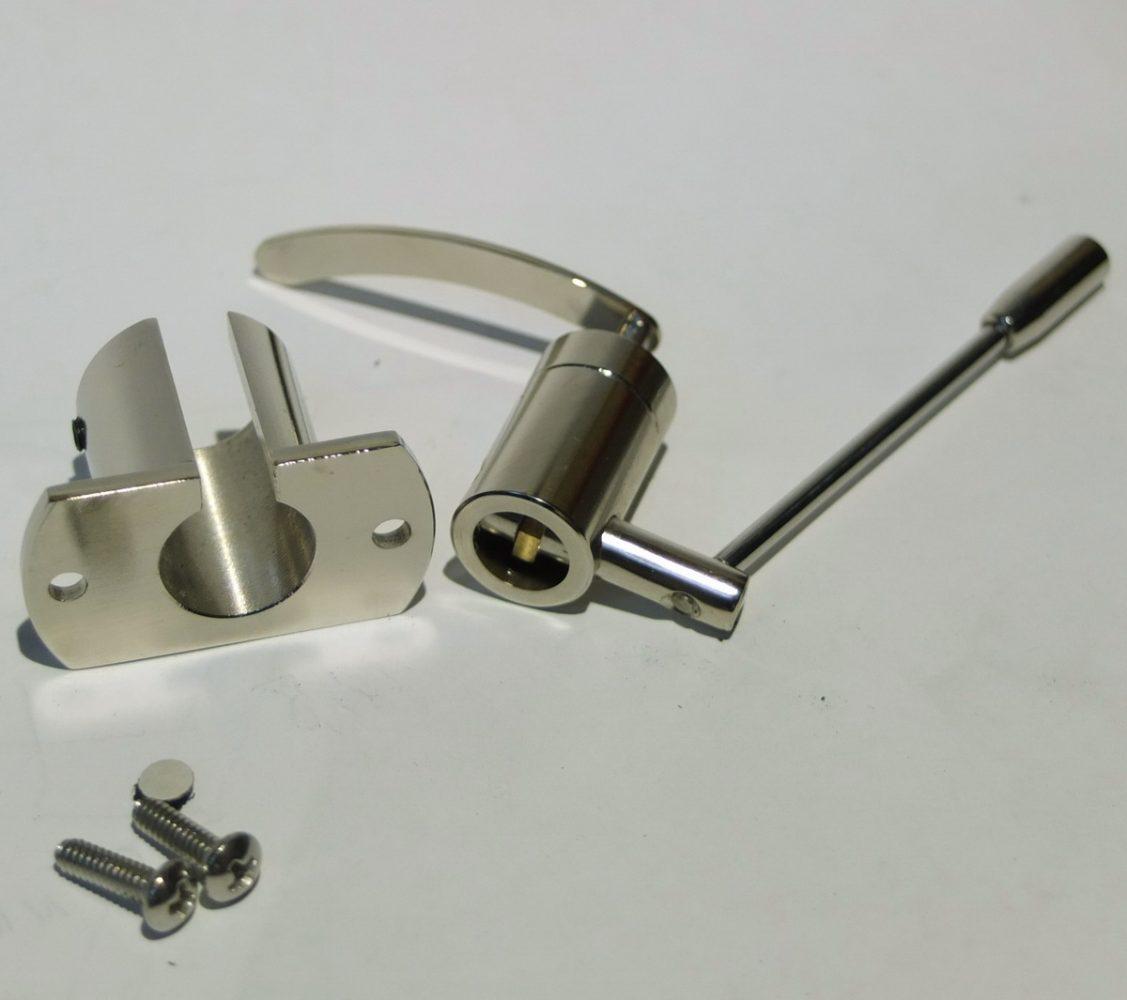 Tonearm lifting device for installation on a plinth.